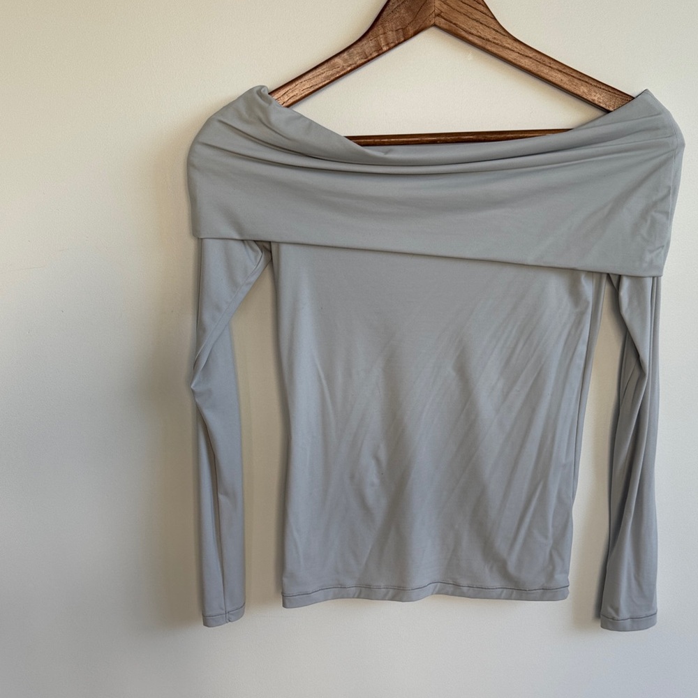 Wilfred Light Gray Off-Shoulder Blouse